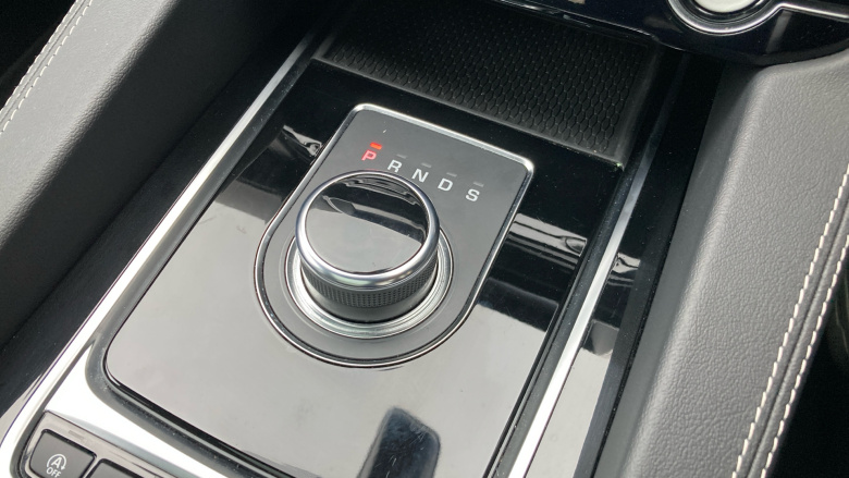 Jaguar F-Pace 2.0d [180] Chequered Flag 5dr Auto AWD Diesel Estate